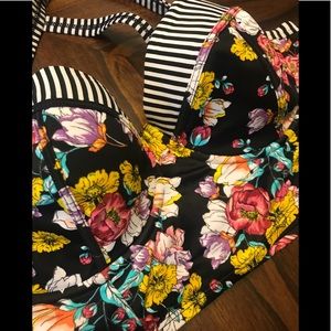 Torrid Floral Stripe Bikini Top 🖤